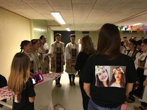 ТРИ ГОДИНЕ ОД ПОГИБИЈЕ ДЕВОЈЧИЦА КОЈЕ ЈЕ УБИО ГРОМ: Жупљани пале свеће за Анђелу и Ивану